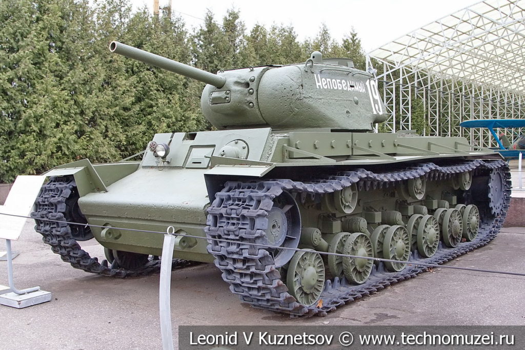 Тяжелый танк КВ-1с 1942 года в музее Победы на Поклонной горе