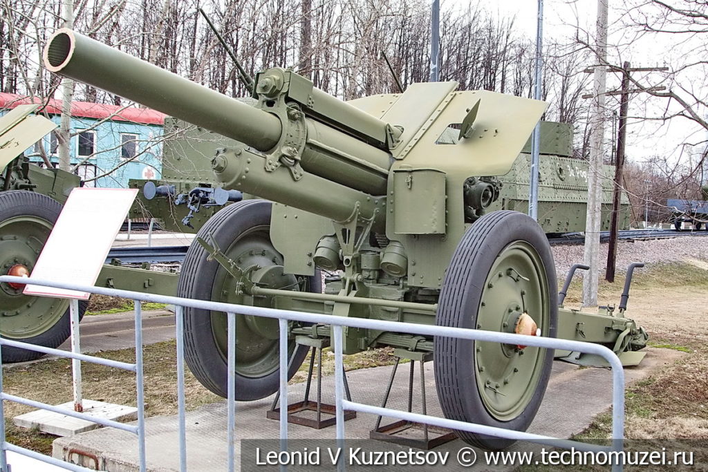 122-мм гаубица М-30 образца 1942 года в музее Победы на Поклонной горе