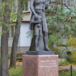 Памятник жене офицера "Ожидание" в микрорайоне Заря в Балашихе