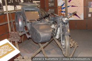 Немецкий мотоцикл BMW-R12 с коляской 1941 года с пулемётом MG-34 в Музее обороны Москвы