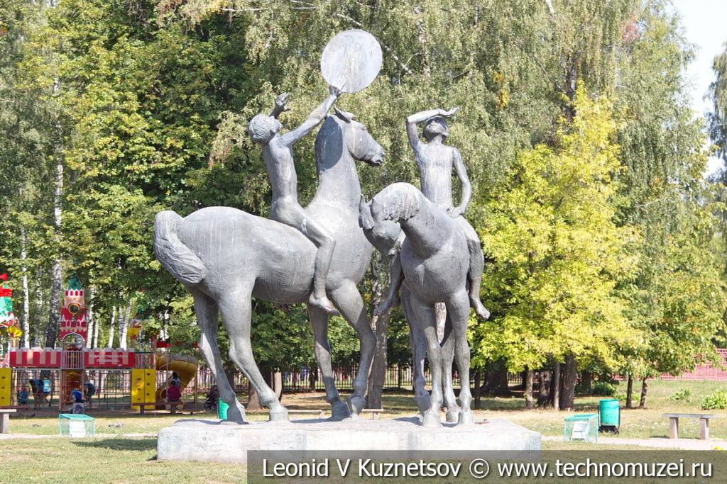 Скульптура Дон и Шат в Новомосковске