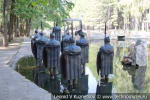 Скульптура Богатыри в Детском парке в Новомосковске