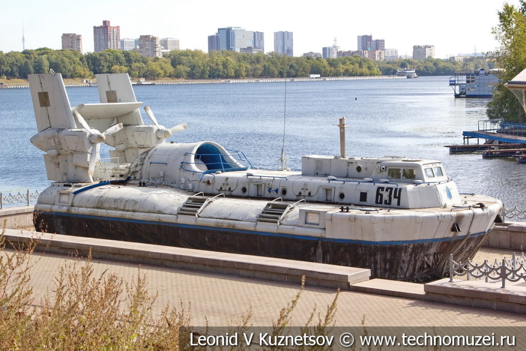 Катер на воздушной подушке проекта 1205 СКАТ в Музее Военно-морского флота в Москве