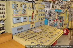 Пульт управления общекорабельными системами Вольфрам подводной лодки Б-396 в Музее Военно-морского флота в Москве