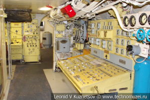 Пульт управления общекорабельными системами Вольфрам подводной лодки Б-396 в Музее Военно-морского флота в Москве