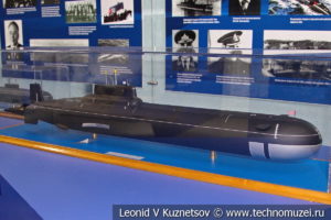 Тяжелый ракетный подводный крейсер стратегического назначения проекта 941 Акула (модель) в Музее Военно-морского флота в Москве