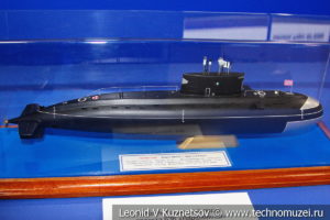 Дизель-электрическая подводная лодка проекта 636 Варшавянка (модель) в Музее Военно-морского флота в Москве