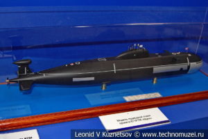 Торпедная атомная подводная лодка второго поколения проекта 671РТМ(К) Щука (модель) в Музее Военно-морского флота в Москве