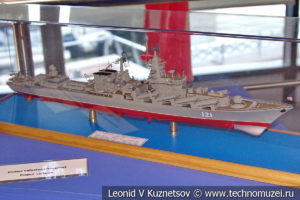 Ракетный крейсер Москва (модель) в Музее Военно-морского флота в Москве