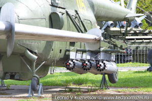 Транспортно-боевой вертолет Ми-4 в Центральном музее Вооруженных Сил