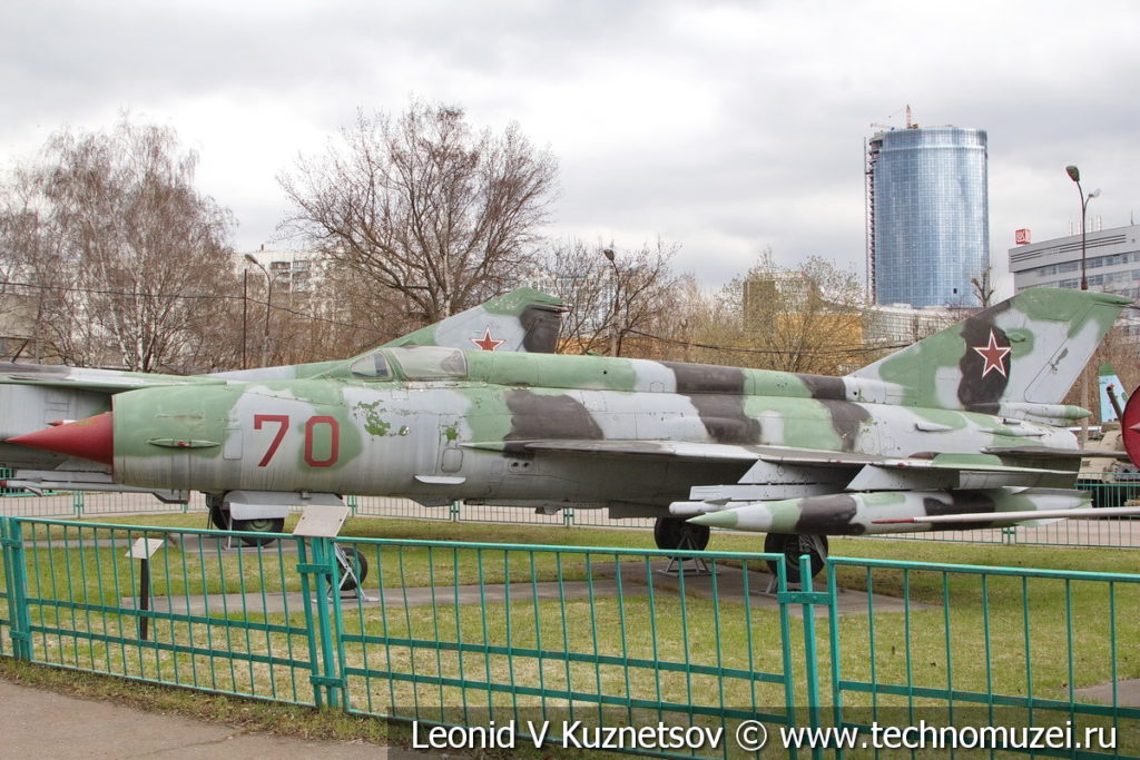 Реактивный истребитель МиГ-21СМ в Центральном музее Вооруженных Сил