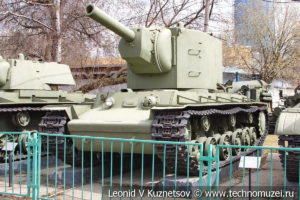 Тяжелый танк КВ-2 в Центральном музее Вооруженных Сил