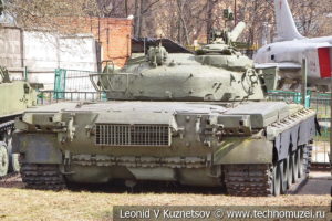 Основной боевой танк Т-80 в Центральном музее Вооруженных Сил