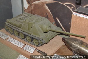 Самоходная артиллерийская установка СУ-100 в Центральном музее Вооруженных Сил