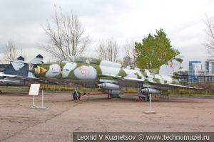 Истребитель-бомбардировщик Су-17УМ3 в Музее на Поклонной горе