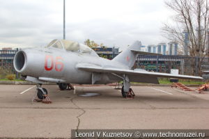 Истребитель МиГ-15Ути в Музее на Поклонной горе