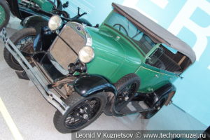 Ford Model A Phaeton на выставке ретро автомобилей в аэропорту Домодедово