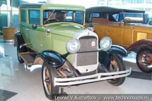 Willys Overland 96A на выставке ретро автомобилей в аэропорту Домодедово