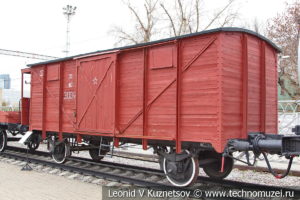 Нормальный товарный вагон "теплушка" с тормозной площадкой в Железнодорожном музее на Рижском вокзале