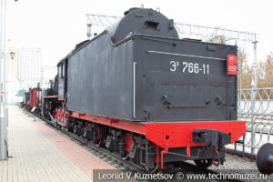 Паровоз Эр 766-11 с нефтяным тендером в Железнодорожном музее на Рижском вокзале