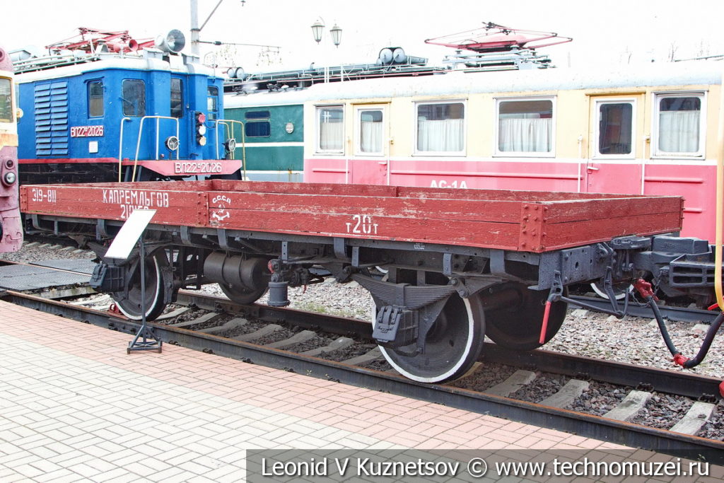 Технологическая двухосная платформа с неоткидными бортами в Железнодорожном музее на Рижском вокзале