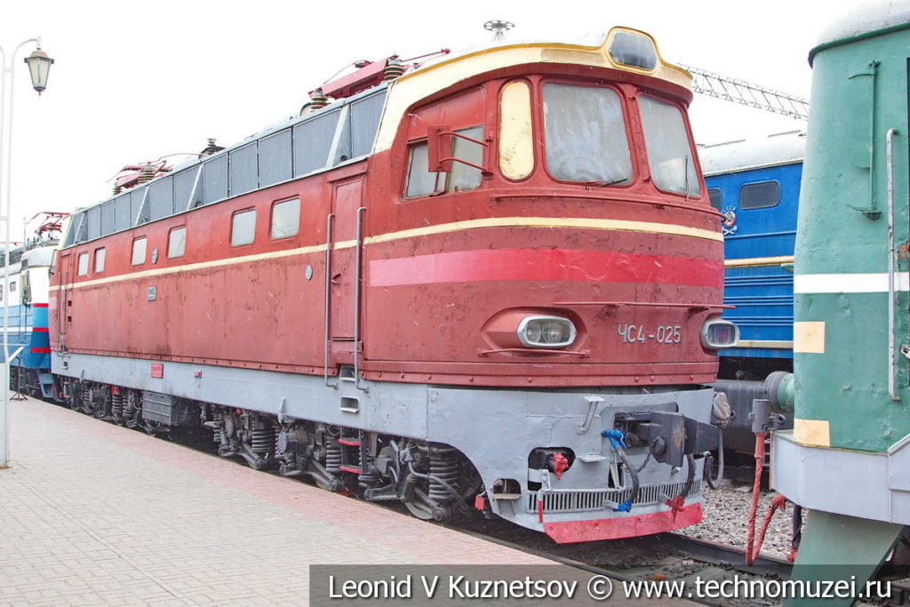 Пассажирский электровоз ЧС4-025 в Железнодорожном музее на Рижском вокзале