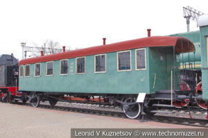 Двухосный пассажирский вагон с открытыми тамбурами в Железнодорожном музее на Рижском вокзале