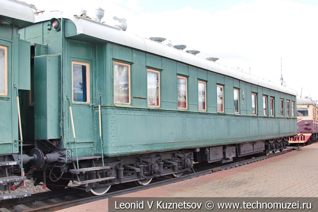 Шестиосный пассажирский вагон-салон Владикавказского типа №70032 в Железнодорожном музее на Рижском вокзале