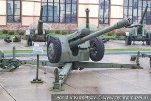 122-мм гаубица Д-30 1963 года в музее отечественной военной истории в Падиково