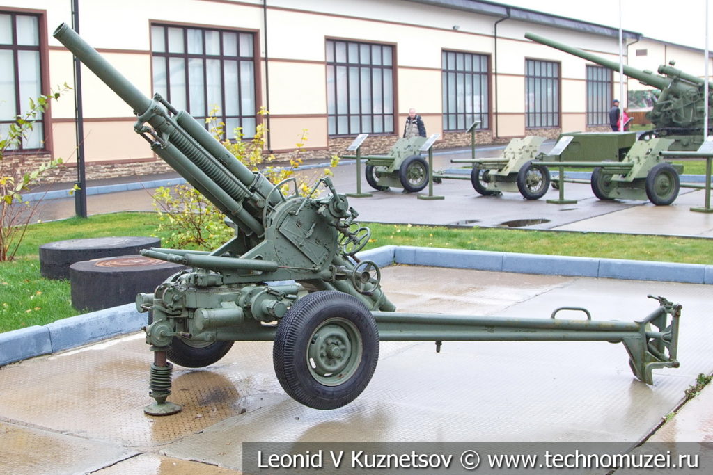 82-мм автоматический миномёт 2Б9 Василёк 1971 года в музее отечественной военной истории в Падиково