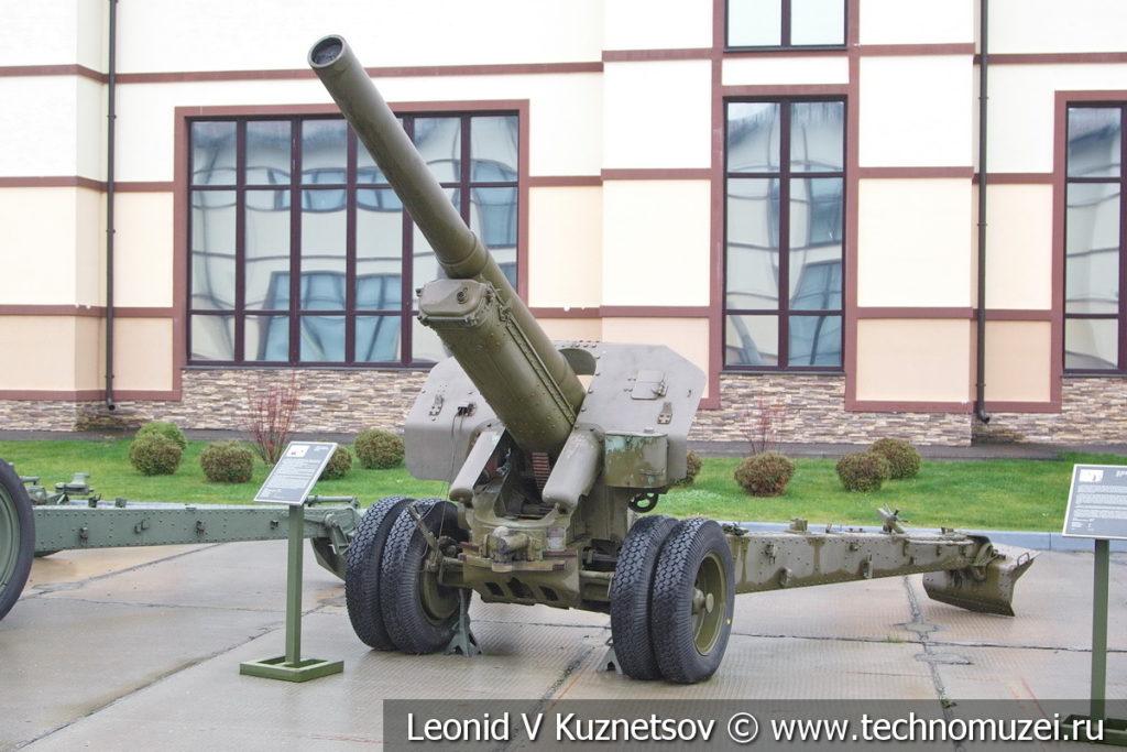 152-мм гаубица образца 1938 года М-10 в музее отечественной военной истории в Падиково