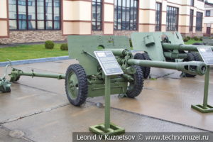 76-мм дивизионная пушка образца 1942 года ЗИС-3 (52-П-354У) в музее отечественной военной истории в Падиково
