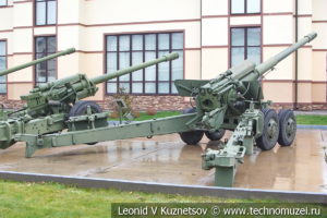 152-мм пушка 2А36 Гиацинт-Б 1975 года в музее отечественной военной истории в Падиково