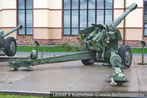 152-мм пушка-гаубица Д-20 1947 года в музее отечественной военной истории в Падиково