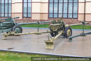 85-мм дивизионная пушка Д-44 1946 года в музее отечественной военной истории в Падиково