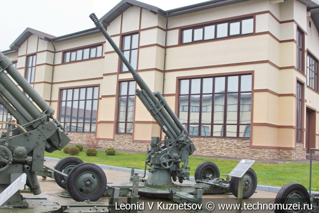 85-мм зенитная пушка образца 1939 года 52-К (52-П-366) КС-12 в музее отечественной военной истории в Падиково