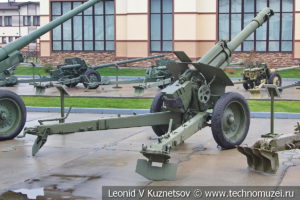 152-мм гаубица образца 1943 года Д-1 (52-Г-536А) в музее отечественной военной истории в Падиково