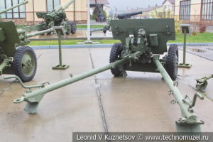 57-мм противотанковая пушка образца 1941 года ЗИС-2 в музее отечественной военной истории в Падиково