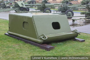 Оборонительно-наступательный бронеползунок изготовленный в блокадном Ленинграде в музее отечественной военной истории в Падиково
