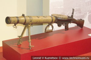 Английский 7,7-мм ручной пулемёт Lewis в музее отечественной военной истории в Падиково