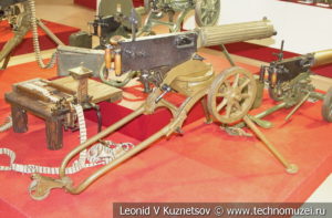 Пулемёт Максима образца 1910/30 года на станке Соколова раннего образца в музее отечественной военной истории в Падиково