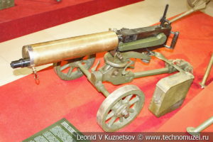 Пулемёт Максима образца 1910 года на станке Колесникова в музее отечественной военной истории в Падиково
