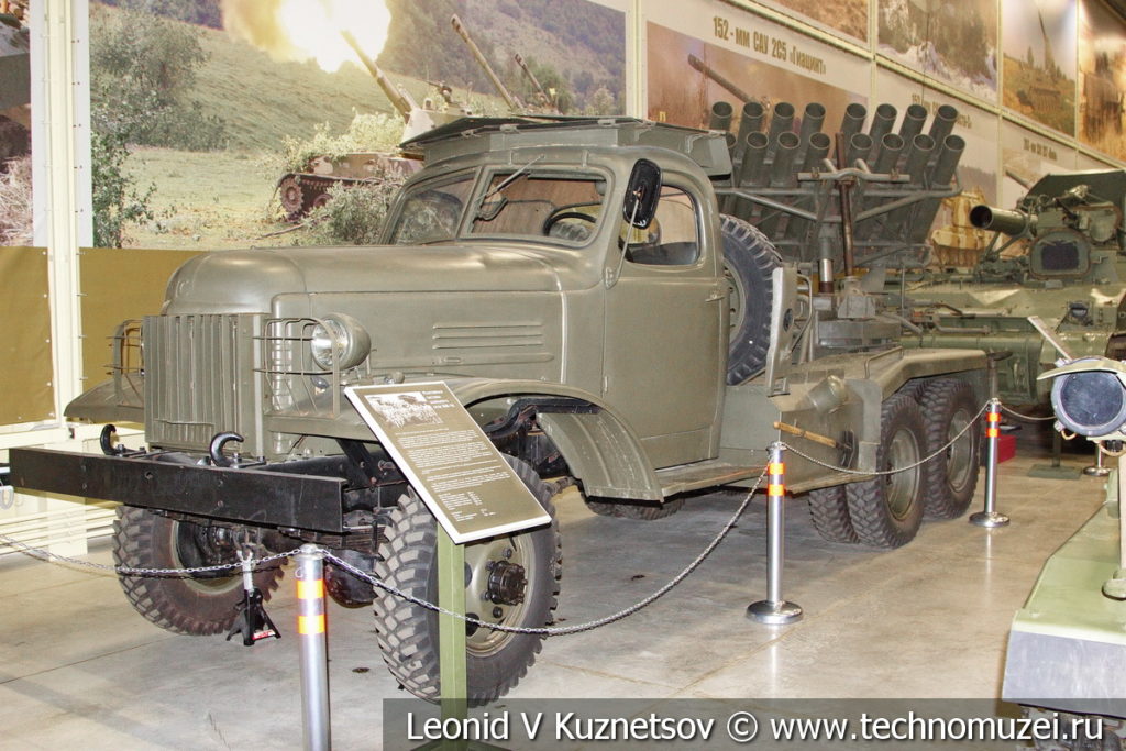 140-мм реактивная система залпового огня БМ-14 8У32 1952 года в музее отечественной военной истории в Падиково