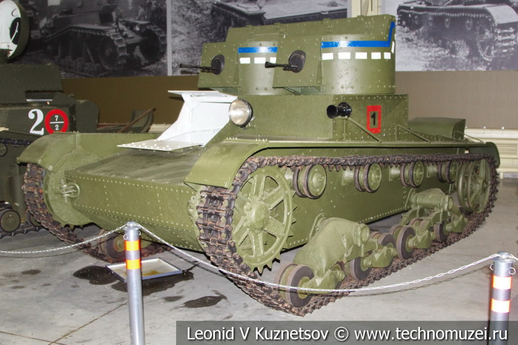 Т-26 лёгкий двухбашенный танк 1931 года в музее отечественной военной истории в Падиково