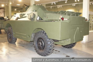 Бронированная разведывательно-дозорная машина БРДМ-2 в музее отечественной военной истории в Падиково