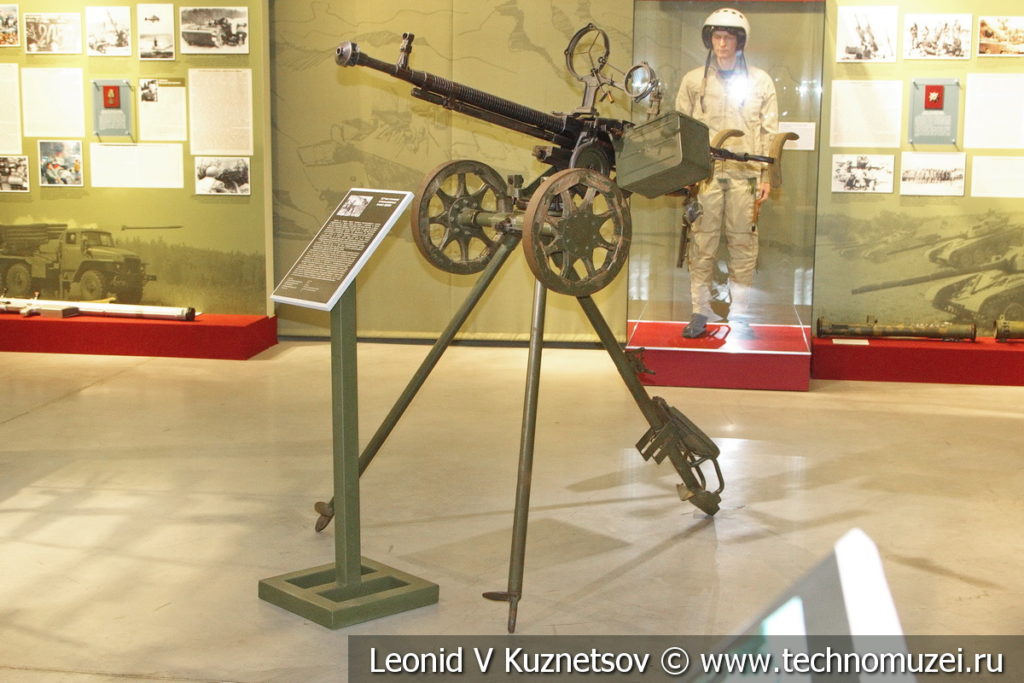 12,7-мм станковый крупнокалиберный пулемёт ДШКМ на станке Колесникова в музее отечественной военной истории в Падиково
