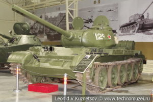 Т-44 Объект 136 средний танк 1945 года в музее отечественной военной истории в Падиково