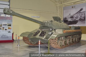 ИС-3 Объект 703 тяжелый танк 1945 года в музее отечественной военной истории в Падиково