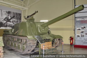 122-мм самоходная артиллерийская установка ИСУ-122 1944 года в музее отечественной военной истории в Падиково