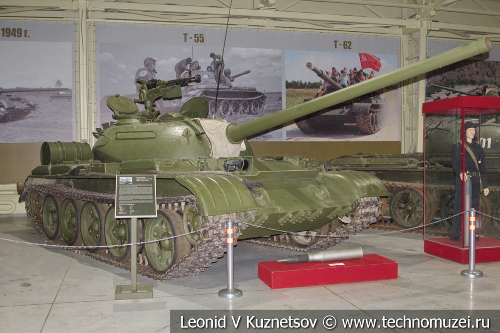 Т-54 Объект 137 средний танк 1949 года в музее отечественной военной истории в Падиково